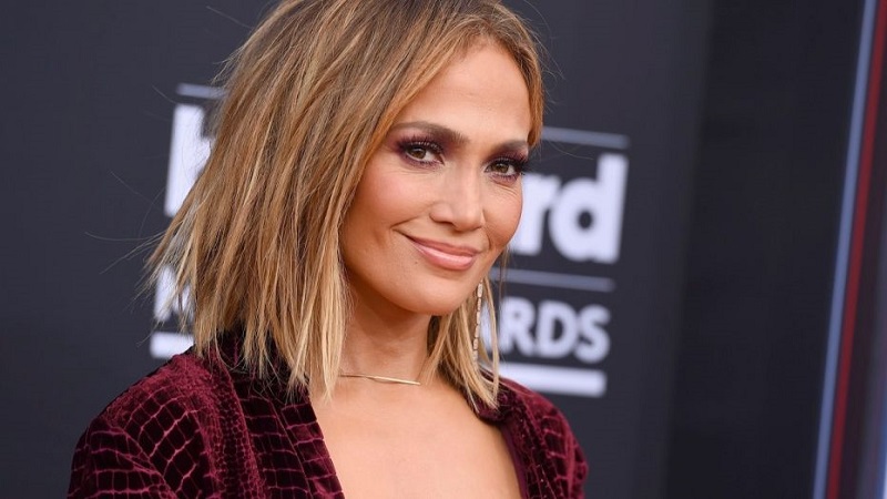 Jennifer Lopez Wore 50 Inch Hair Extensions