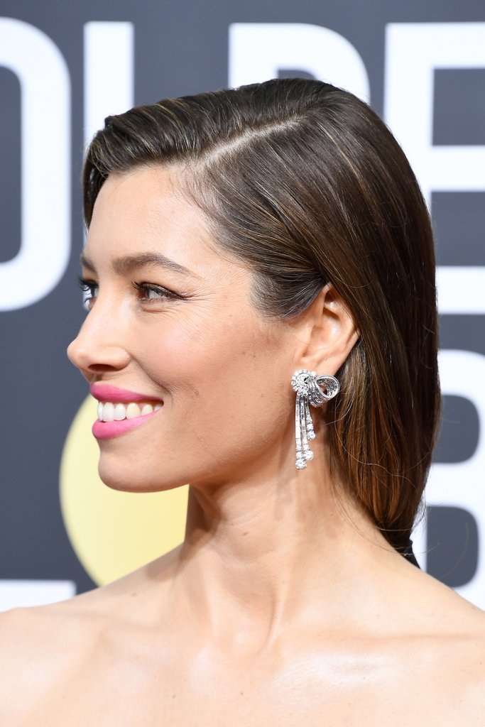 Tutorial for shiny hair from Golden Globes look on Jessica Biel