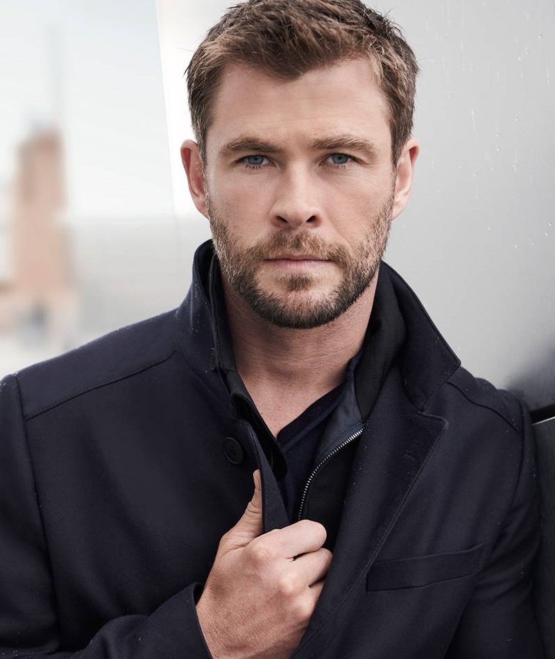 On the eve of GQ's Men Of The Year Awards 2018, we spoke exclusively to the new Man In Black and the current ambassador for Boss Bottled fragrance, Chris Hemsworth, to steal all his tips for acing formal dressing
