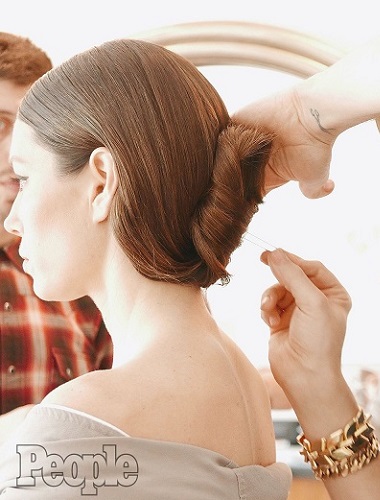 How Jessica Biel Got Her Awesome Geisha inspired Updo Oscar Hair.